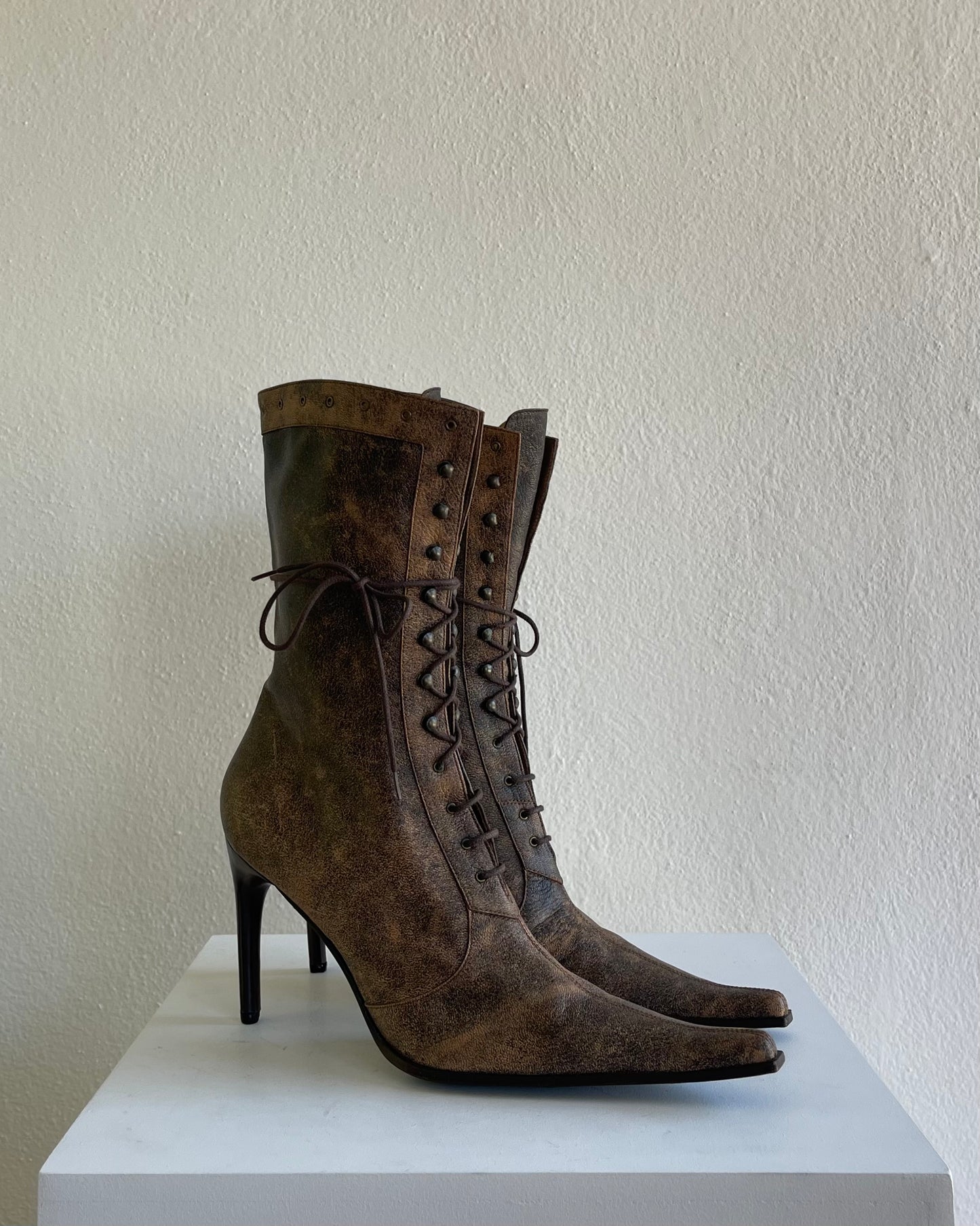 Laced brown boots - 38