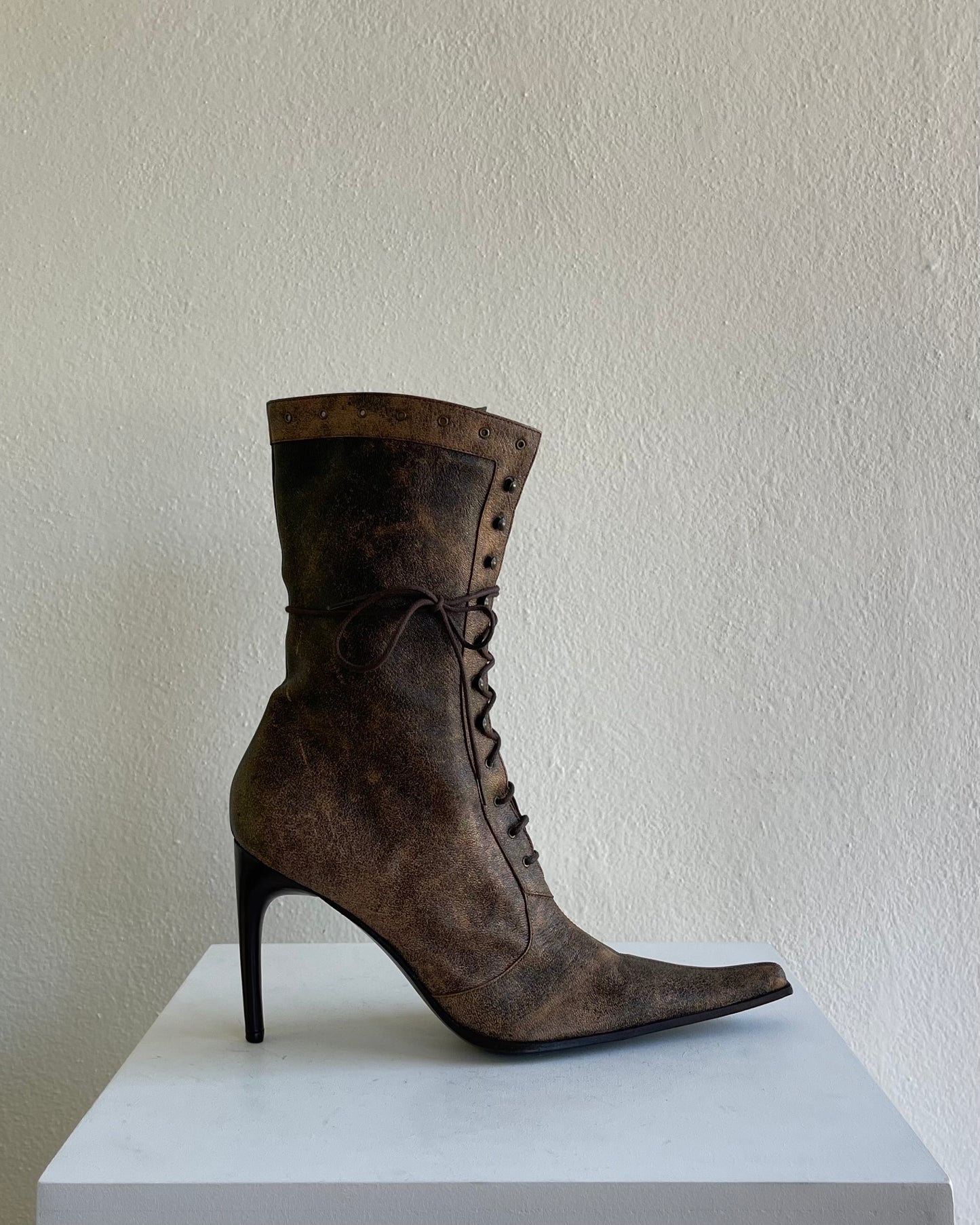 Laced brown boots - 38