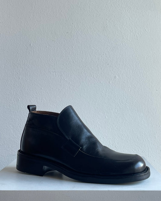 Black mocasso boots