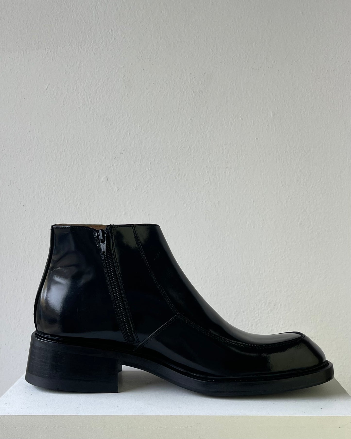 Black boots with zip