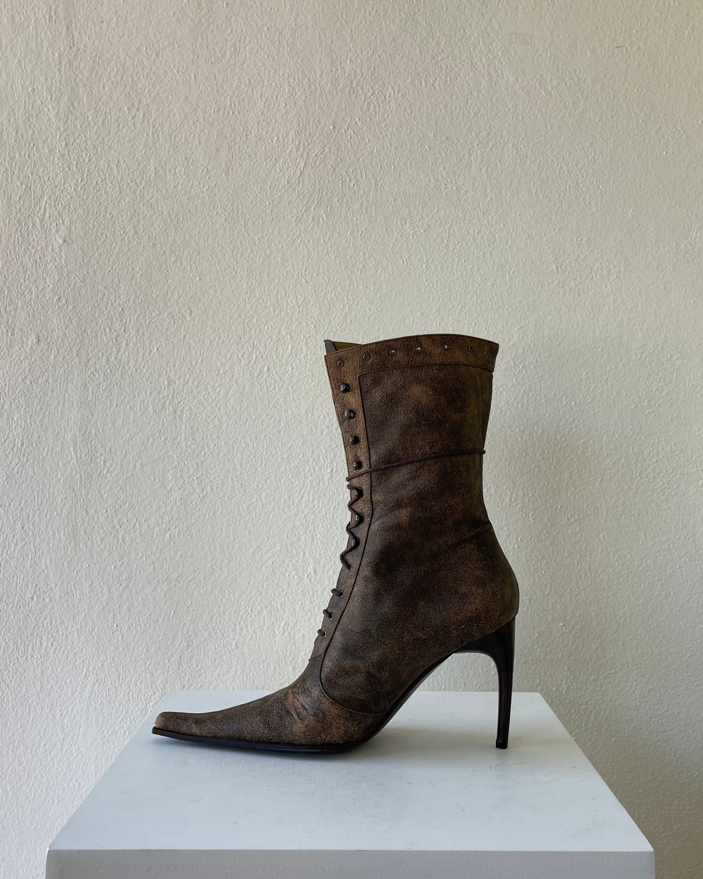 Laced brown boots - 38