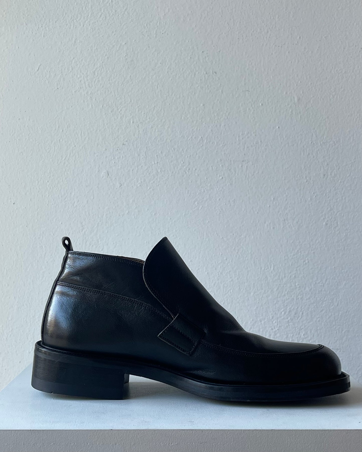 Black mocasso boots