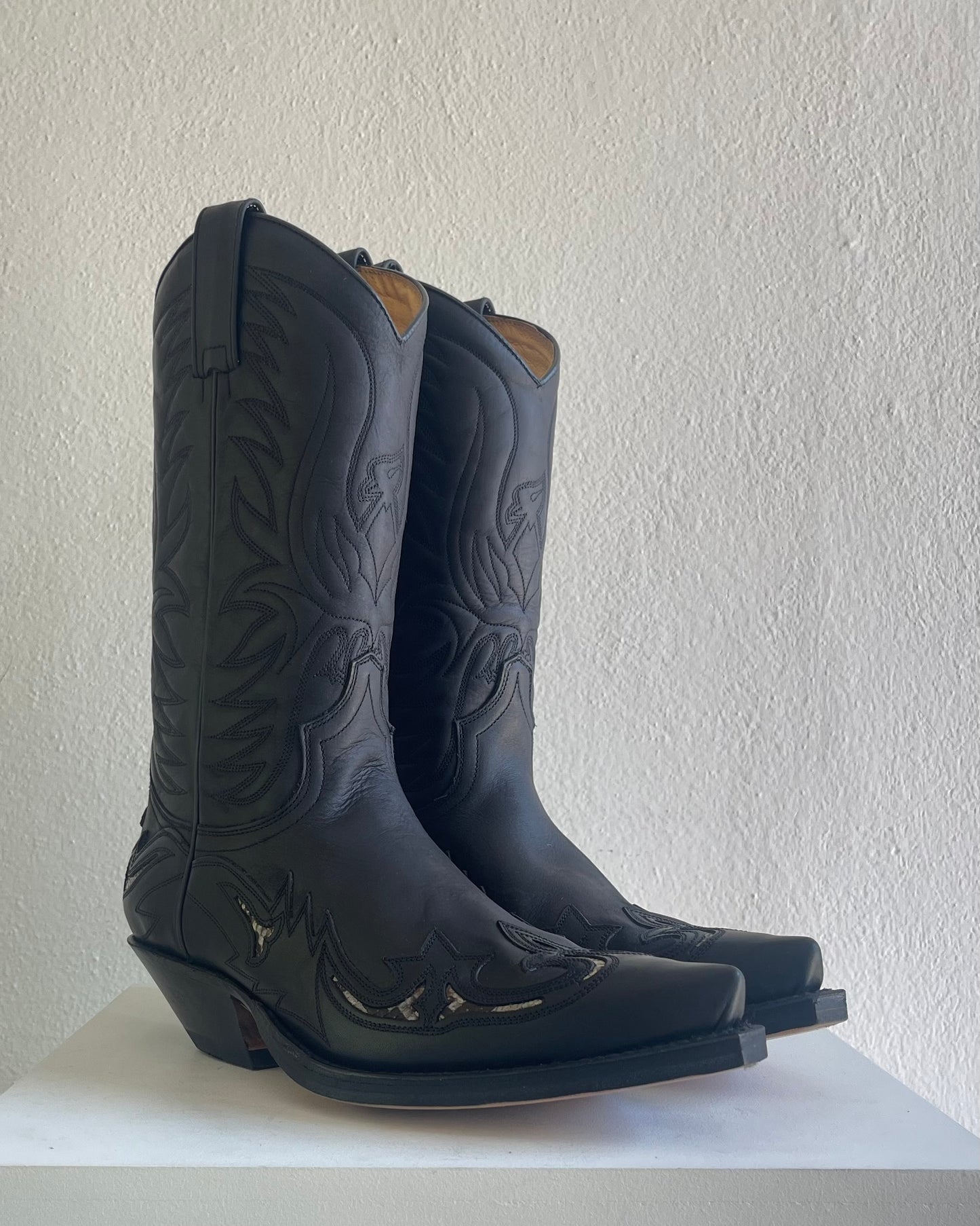 Sendra black piton boots