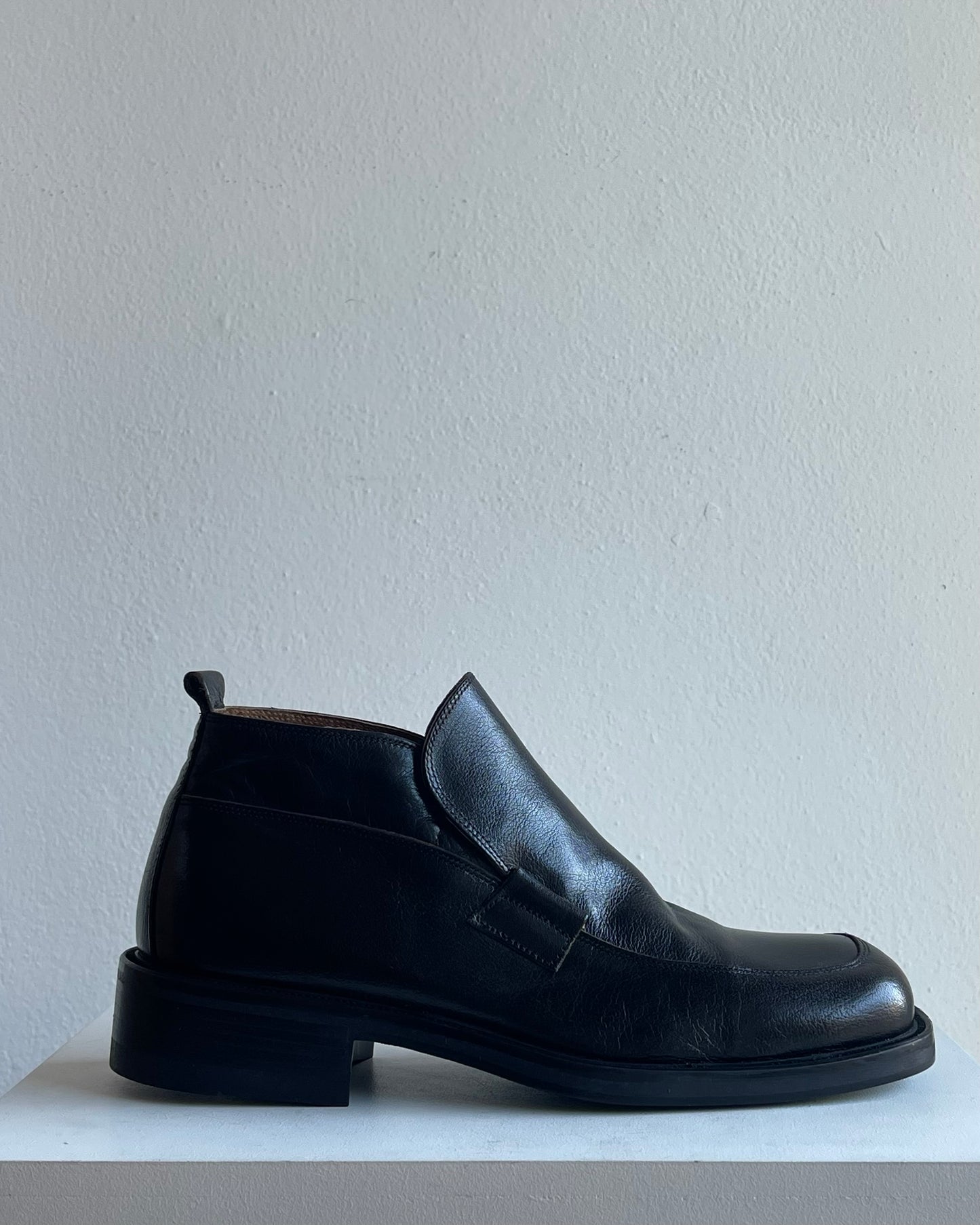 Black mocasso boots