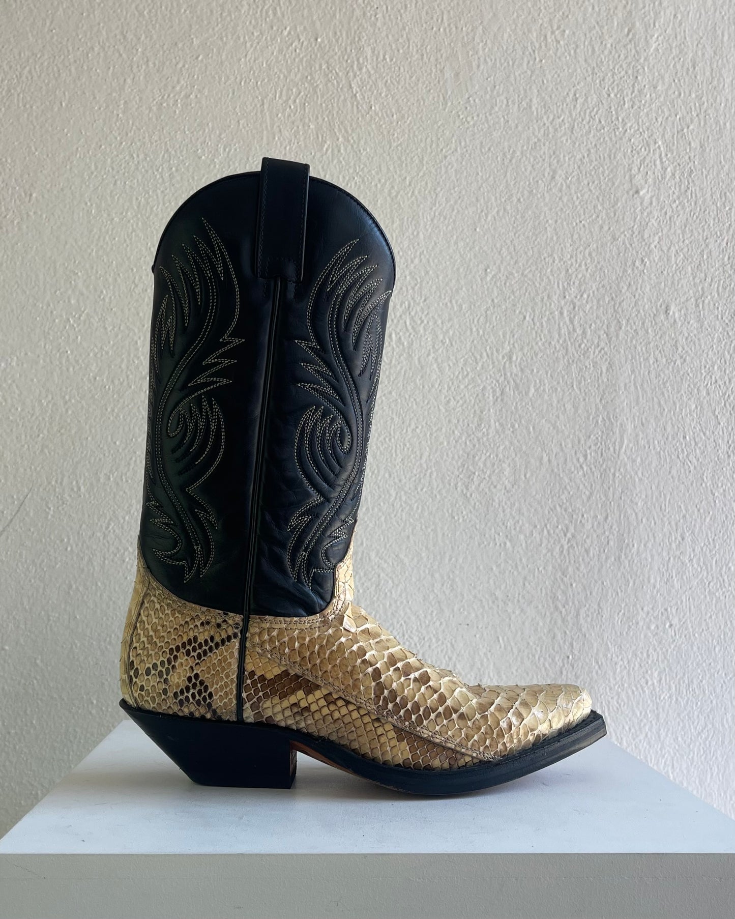 Sendra piton & black boots