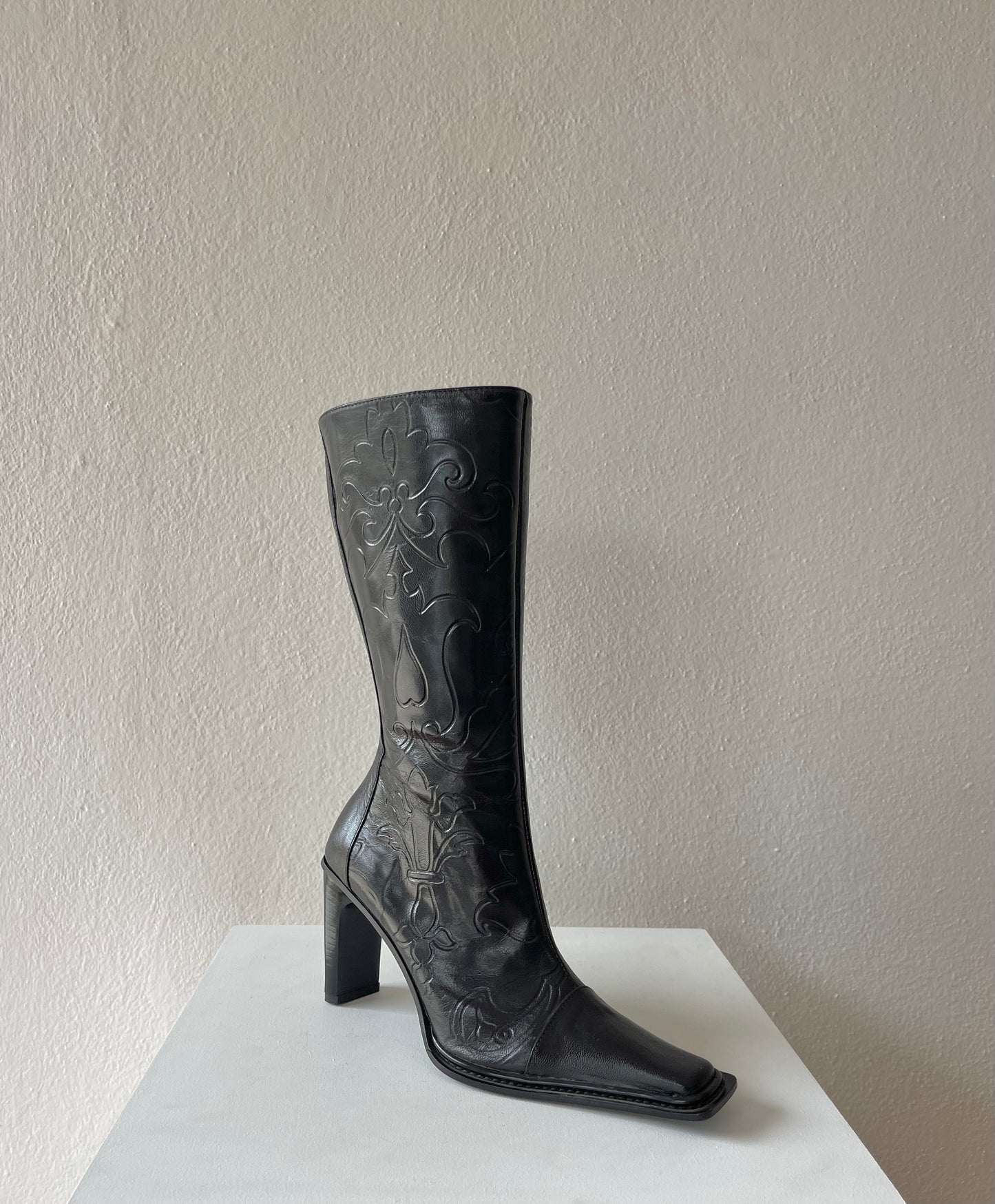 Black boots heeled - 36