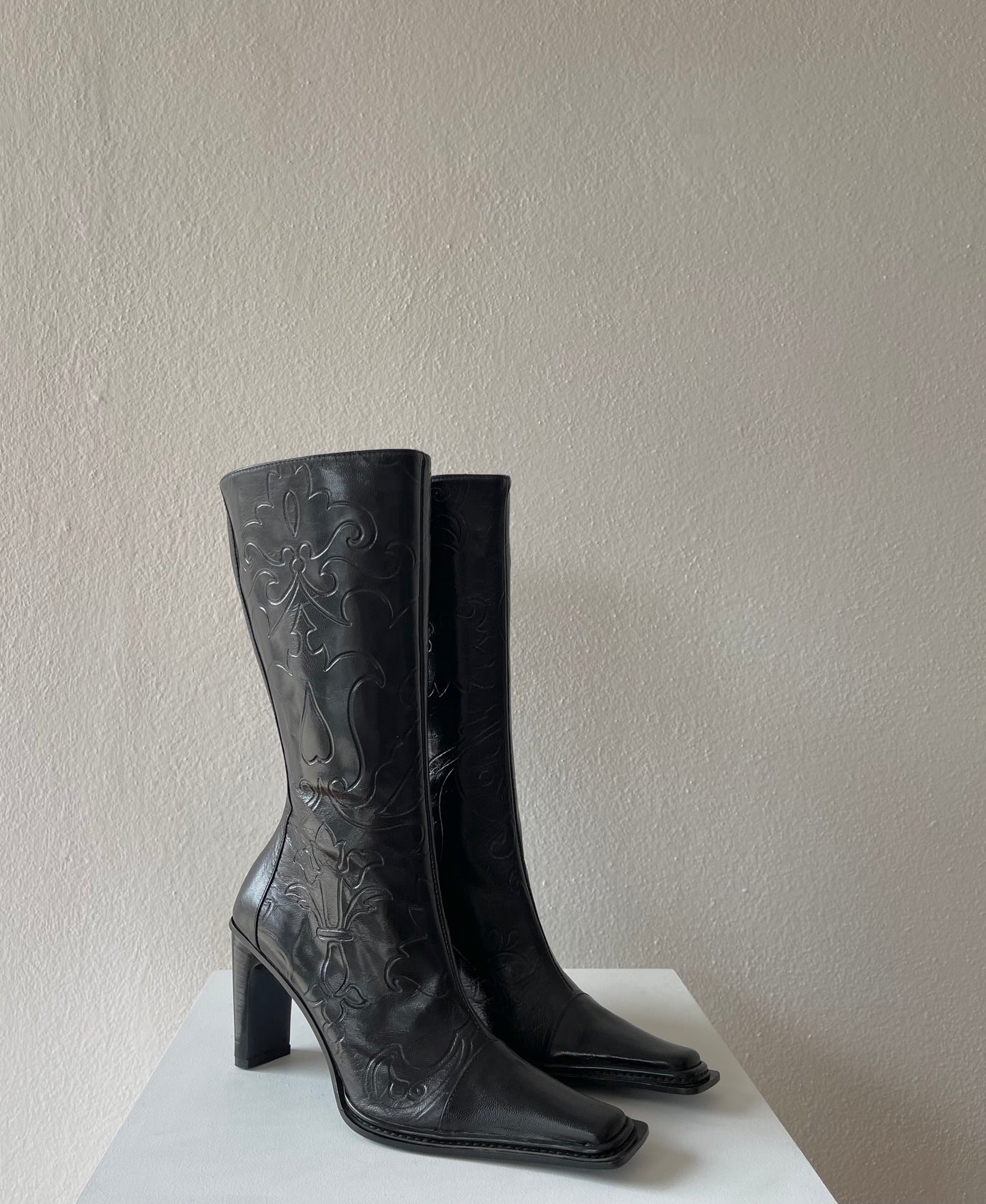 Black boots heeled - 36