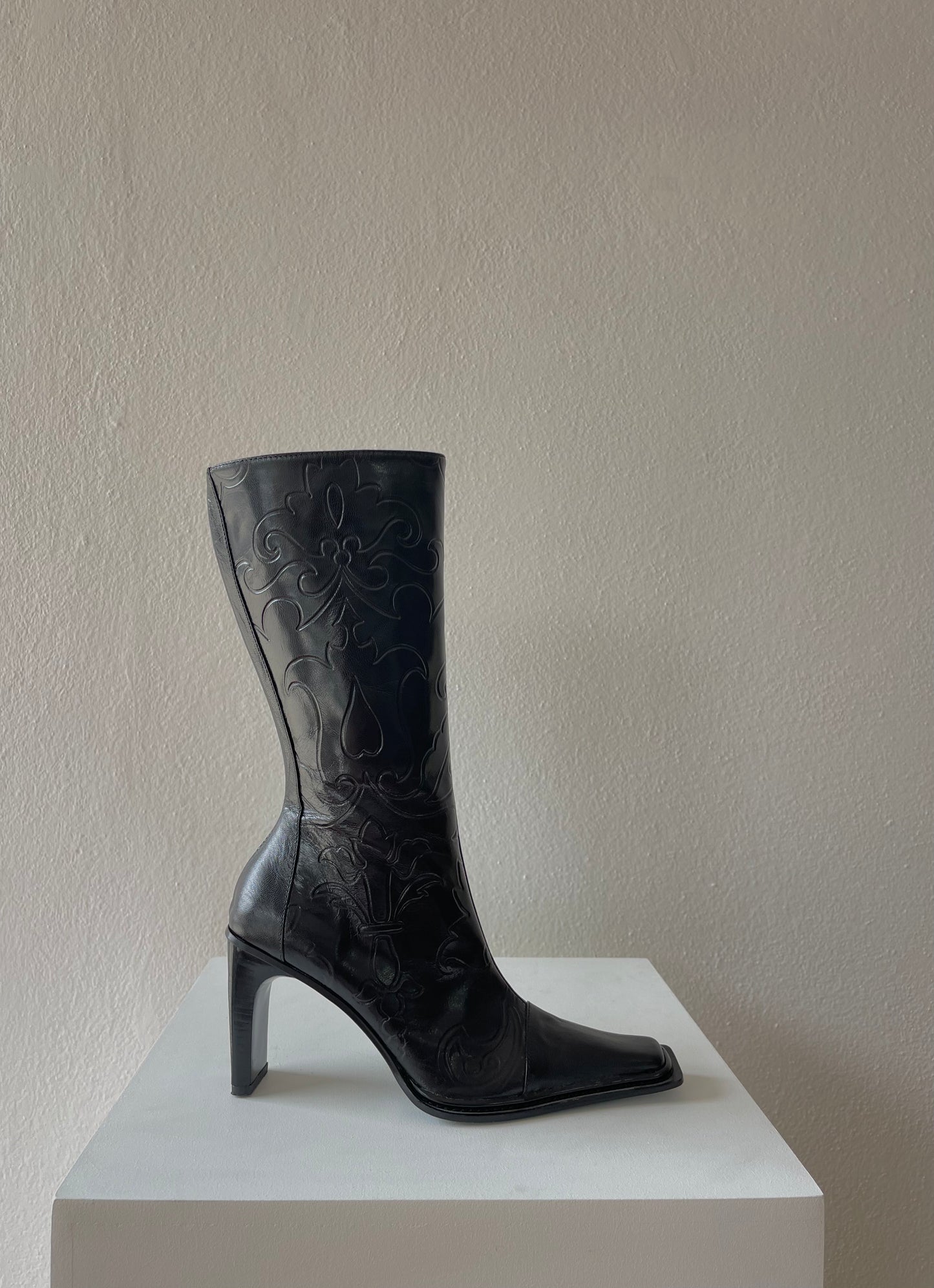 Black boots heeled - 36