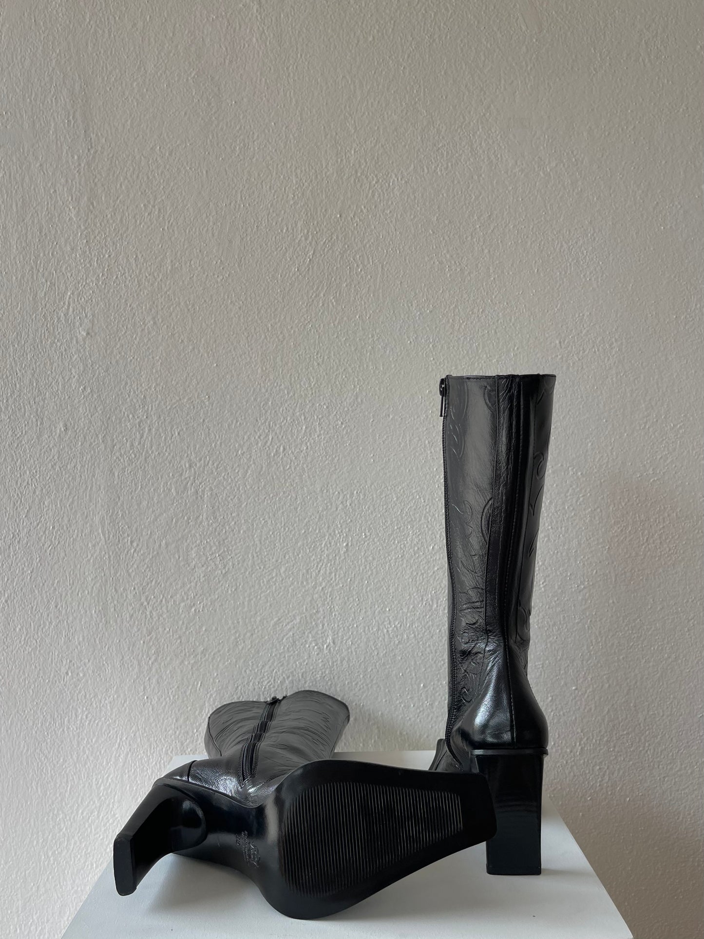 Black boots heeled - 36